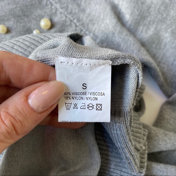 NWOT QED London Pearl embellished gray sweater pull over size S - Picture 11 of 11